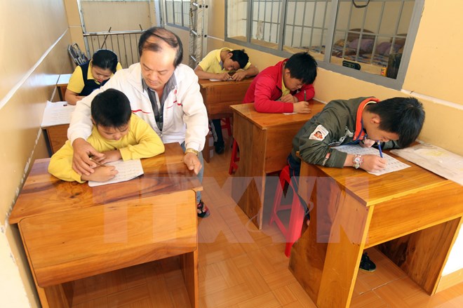 Компартия США активно поддерживает вьетнамцев, пострадавших от диоксина